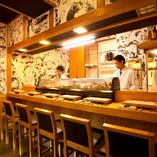活気溢れるカウンター席で新鮮なネタの寿司を堪能