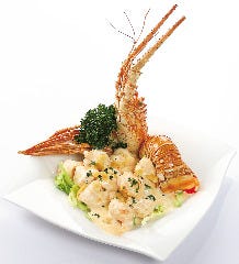 ロブスター料理、マヨネーズ風味、エビチリ風味ございます。
