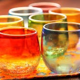 色鮮やかな琉球グラスも沖縄気分を盛り上げます。