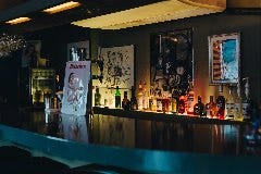 専属バーテンダーがお客様の 雰囲気に合せたカクテルを作ります