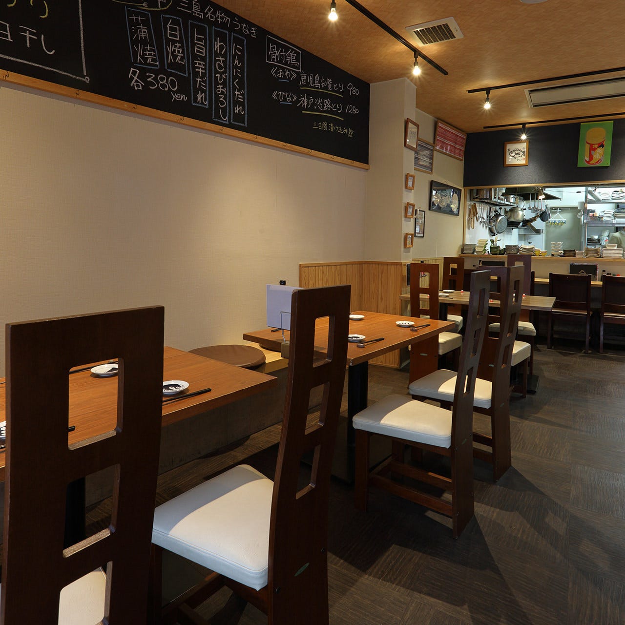 うな串 骨付き鳥 銀シャリ Fujiya ふじや 店内 ぐるなび
