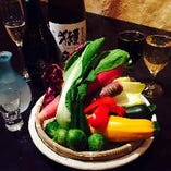 三浦野菜の和ーニャカウダとなみなみワイン＆日本酒500円で！