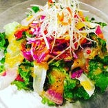 彩り野菜と旬魚のカルパッチョサラダ