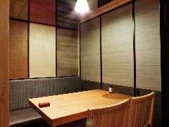 ２～４名様用、個室あります♪