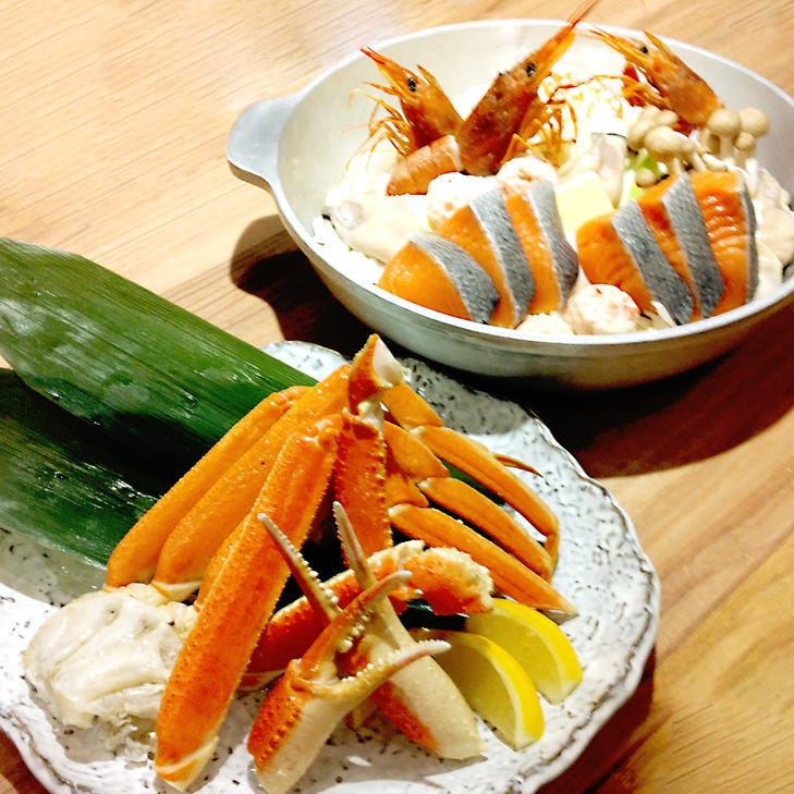 【満足！】蟹と石狩鍋コース
北の郷土料理をご堪能ください♪