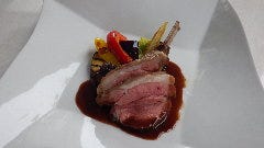 骨付き仔羊のロティ　マデラ酒ソース