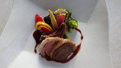 骨付き仔羊のロティ　マデラ酒ソース