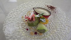 抹茶のムースとほうじ茶クリーム　ホワイトチョコのソルベ添え