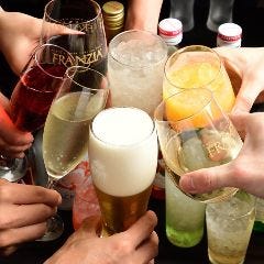定番のビールや多彩なカクテルなど、アルコールも豊富にご用意