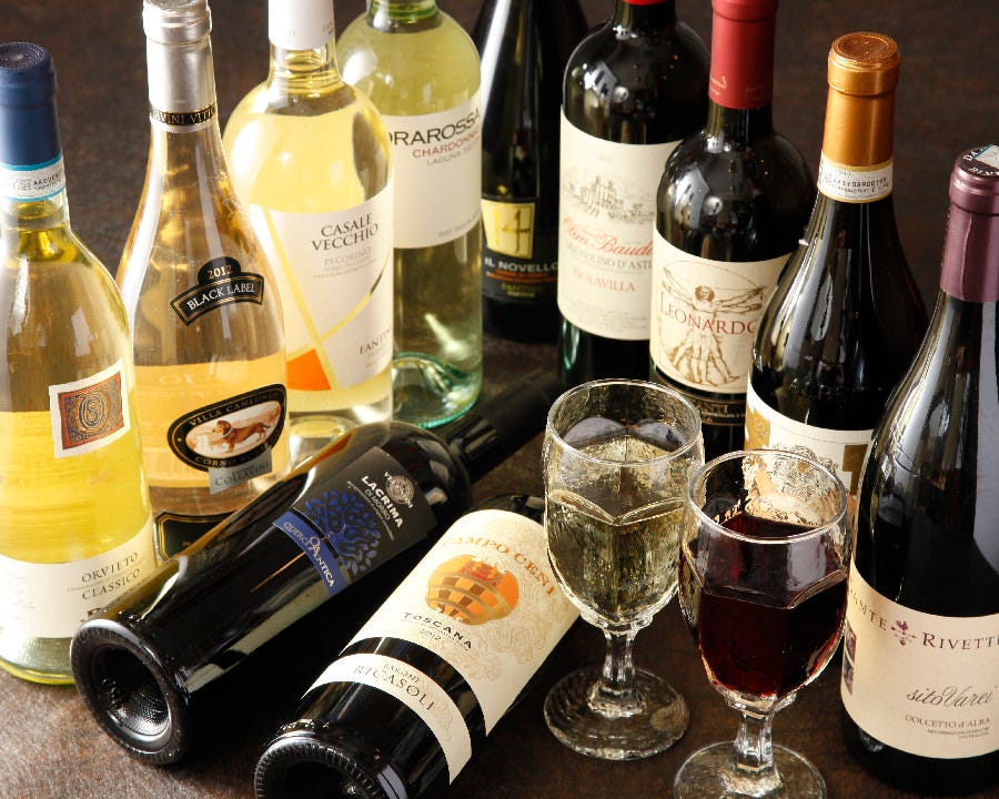イタリアワインの品揃えは40種以上
ボトル2,400円からご用意