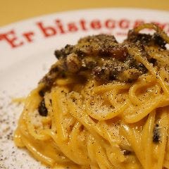 こだわりの卵で作る「カルボナーラ」は本場ローマの味