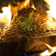 絶妙な火入れは職人技！赤身肉の旨みが溢れます。