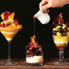 ディナータイムには〆の夜パフェもご用意。ぜひご堪能ください。