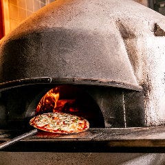 素材の旨味を最大限に引き出すイタリア産薪窯で作る逸品を堪能♪