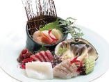 【刺身盛り合わせ】美味しいのは寿司だけじゃない！新鮮な魚を使った刺し盛りは正に絶品！