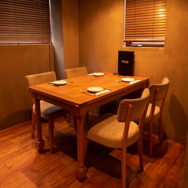 Seafood bar Ermitage 横浜鶴屋町店_テーブル席