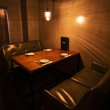 Seafood bar Ermitage 横浜鶴屋町店_ソファー席はご予約必須の人気席