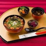 海鮮ユッケ丼（平日月曜～金曜限定）