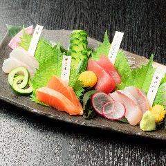 お任せお刺身盛合わせ10貫