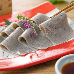 自慢のごまそばをお刺身に！つるっとした喉越しとそばの香りが◎