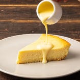 【NEW】六甲山牧場産ホエイ入り　アングレーズソースのチーズケーキ