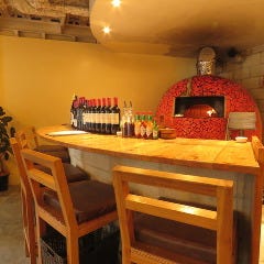 ピザ窯のある多国籍料理店 1scene