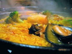 野菜の甘みと魚貝の香りたっぷりのパエリヤ★