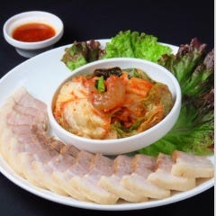 ボッサムキムチと柔らかい豚肉と野菜