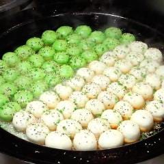 平日でも行列ができる焼き小籠包セット(海鮮入り焼き小籠包＆豚肉焼き小籠包）