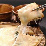 【チーズチヂミ】
自家製タレとたっぷりのチーズはやみつき必至