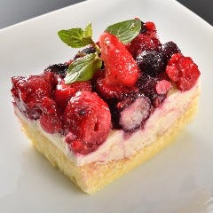 シーフードレストラン メヒコ 有明店_ベリーたっぷりレアチーズケーキ