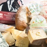 イタリアから珍しいチーズも入荷しています。