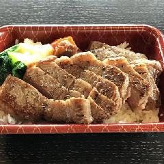 新潟・岩室牛のステーキ丼