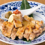 鶏もも肉の塩焼き　 ※系列店「うおかん」の料理一例です。