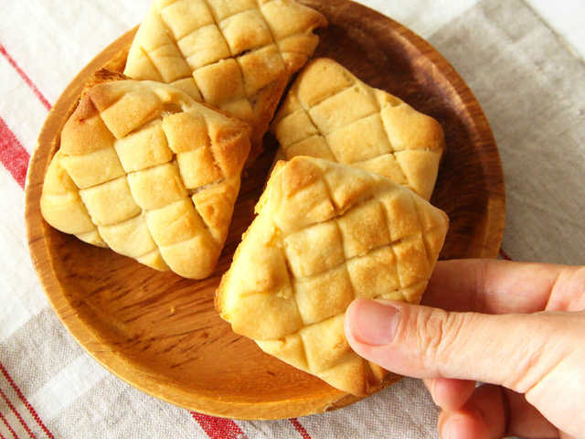 【超簡単】食パンで作れる「メロンパン」が絶品！ たった15分で作れる「食パンメロンパン」のレシピ3選