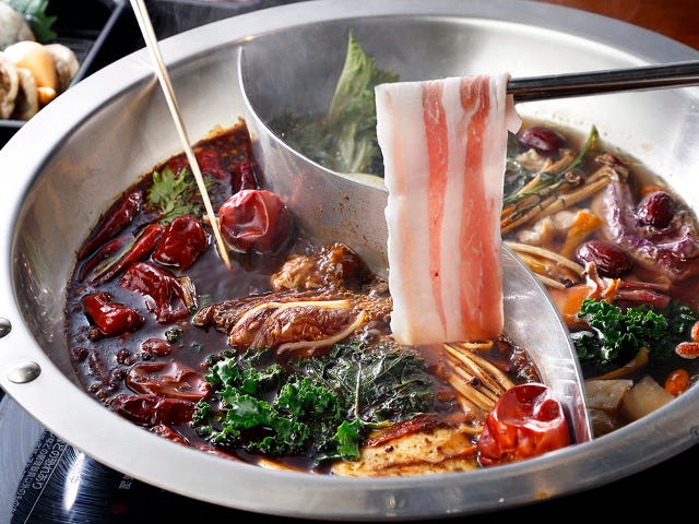 火鍋スープが激ウマすぎ！ 四川料理のカリスマが作る、虎ノ門の火鍋専門店『ファイヤーホール4000』