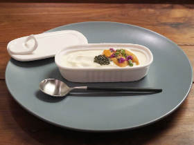 食のアトラクションを体感する隠れ家デートレストラン