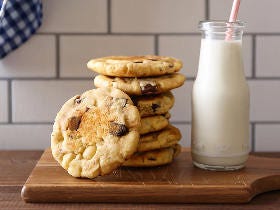 チョコとナッツがゴロゴロ！フライパンで簡単に作れる「チョコチャンククッキー」レシピがおいしくて大満足