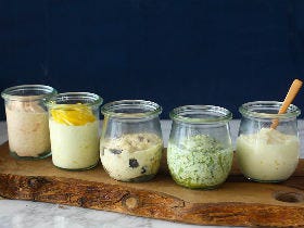 簡単おいしい「自家製バター」レシピが大集結！ パクチー味に明太子味など、変わり種バターの作り方5選