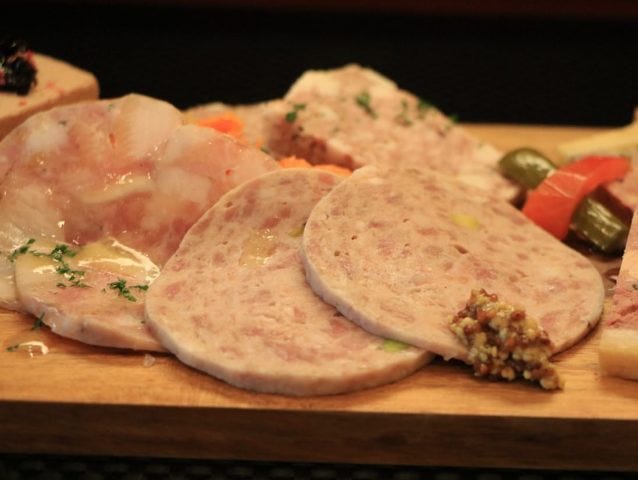 幡ヶ谷『ビストロ スマイユ』はカウンターフレンチの新生！リヨン伝統のシャルキュトリーは感動級にウマい