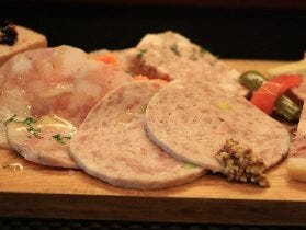 幡ヶ谷『ビストロ スマイユ』はカウンターフレンチの新生！リヨン伝統のシャルキュトリーは感動級にウマい