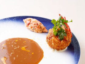 繊細さと大胆さのバランスが絶妙！フレンチに洋食をかけ合わせたフルコースが楽しい『レグリス』【六本木】