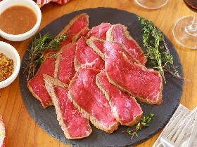 年末年始のおもてなしは「炊飯器ローストビーフ」におまかせ！ローストビーフの簡単レシピ＆華やかアレンジ