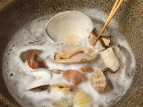 【冬の鍋まとめ】水炊きから贅沢シャンパン鍋まで！都内の個性派鍋が楽しめる店5選