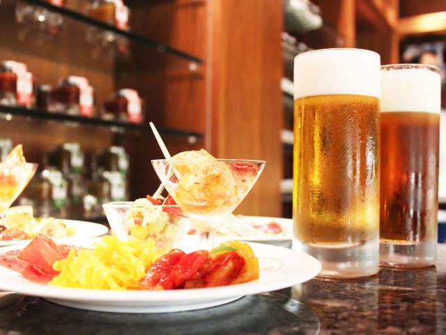 「パーク ハイアット 東京」で限定クラフトビールが飲み放題のビアイベントが今年も好評開催中