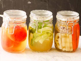 野菜を「だしパック」で漬けるだけ！ 煮物やサラダを格段においしくする「だしマリネ」の活用レシピ3選