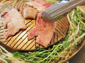 タイ式焼肉「ムーガタ」とは？ 焼肉としゃぶしゃぶを一緒に味わうタイ料理店『ムー トウキョウ』【田町】
