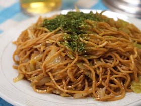 浅草で食べたいシンプルイズベストな焼きそばは、60年を超える熟練の味