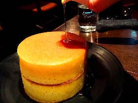 バターがじゅわっ！　自家焙煎珈琲店ならではの光輝くホットケーキが絶品すぎる