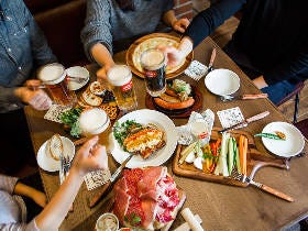 ビール好き集合！　クラフトビールの激戦区・神田に、カジュアルビアダイニング『シュマッツ』がオープン